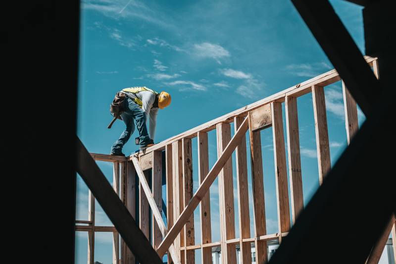 Courtier en assurance tous risques chantier pour professionnels de la construction sur Montélimar (26)